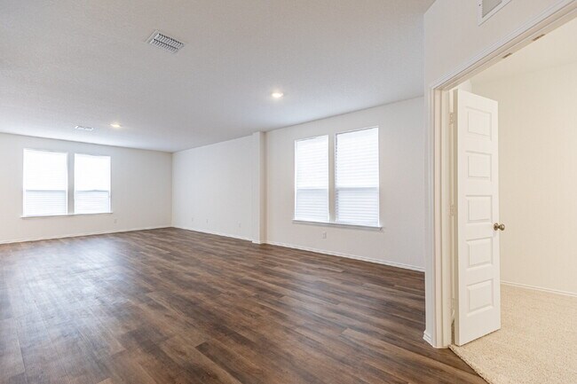 Foto del edificio - 165 Acorn Cir