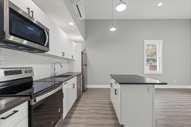 Building Photo - 47 Beekman Ave