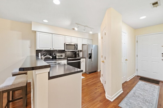Foto del edificio - 390 Pinehurst Ln