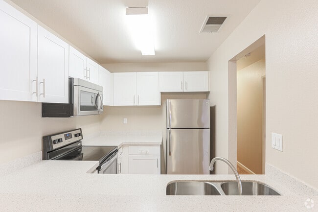 2BR, 2BA - 908 SF - The Meadows