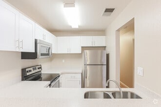 2BR, 2BA - 908 SF - The Meadows
