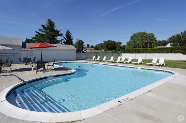 Sparking In-Ground Pool - Strawberry Ridge Apartments
