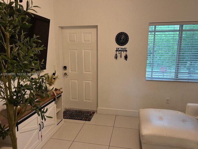 Foto del edificio - 106 SE 9th Ct