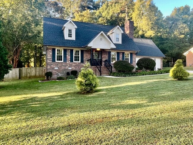 Building Photo - Welcome to this stunning 3-bedroom, 2.5-ba...
