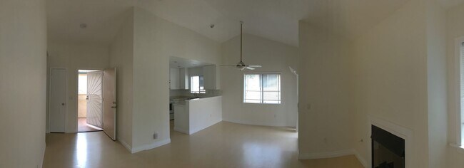Building Photo - 2-bedroom, 2-bathroom Apartment located in...