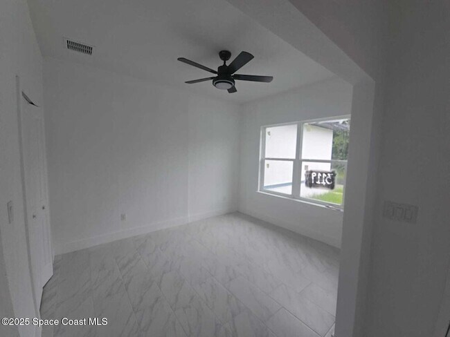 Foto del edificio - 3119 Halcomb Ave SE
