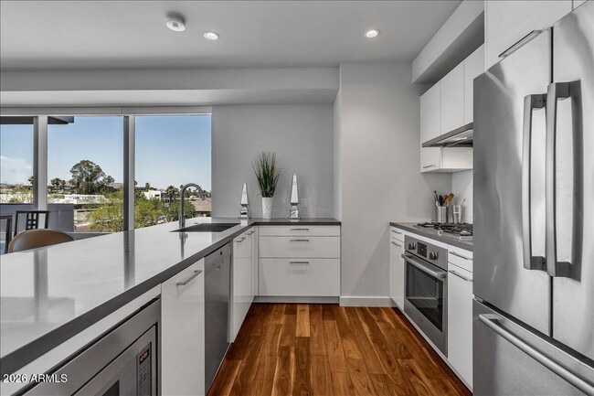 Foto del edificio - 4422 N 75th St