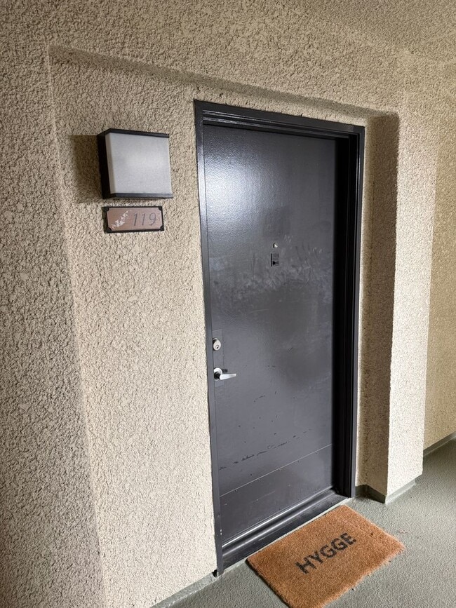 Foto del edificio - Modern 1BD/1BA Condo at The Met Warner Center! Ready for Move-In!