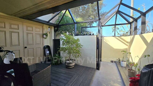 Foto del edificio - 6146 Principia Dr