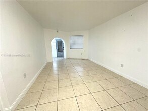 Building Photo - 1723 NE Miami Gardens Dr