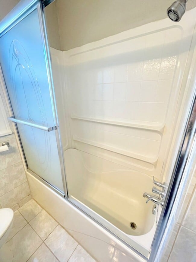 Building Photo - 2 bedrooms, Northside