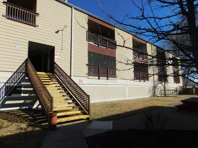 Foto del edificio - Cozy 2 Bedroom with Private Balcony