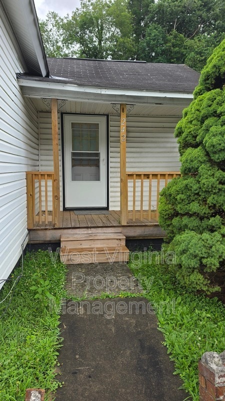 Building Photo - 242 Riffe St