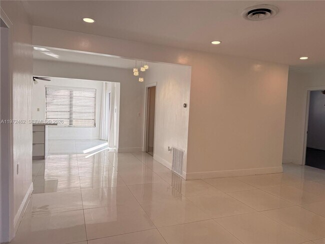 Foto del edificio - 2813 Bahama Dr