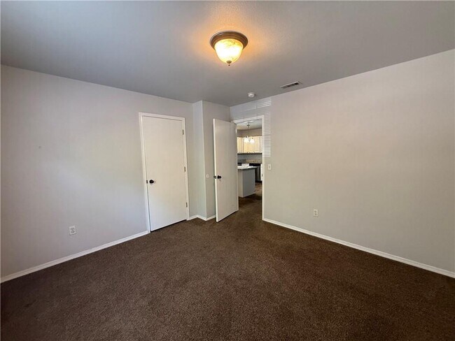 Foto del edificio - 8148 Randall Ln