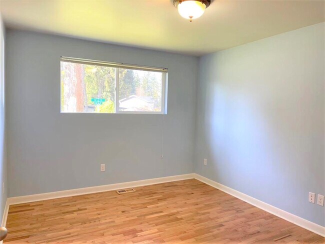 Foto del edificio - CLICK "REQUEST A TOUR" NOW!