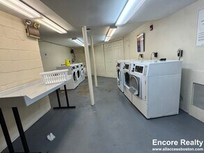 Building Photo - 1539 Beacon St