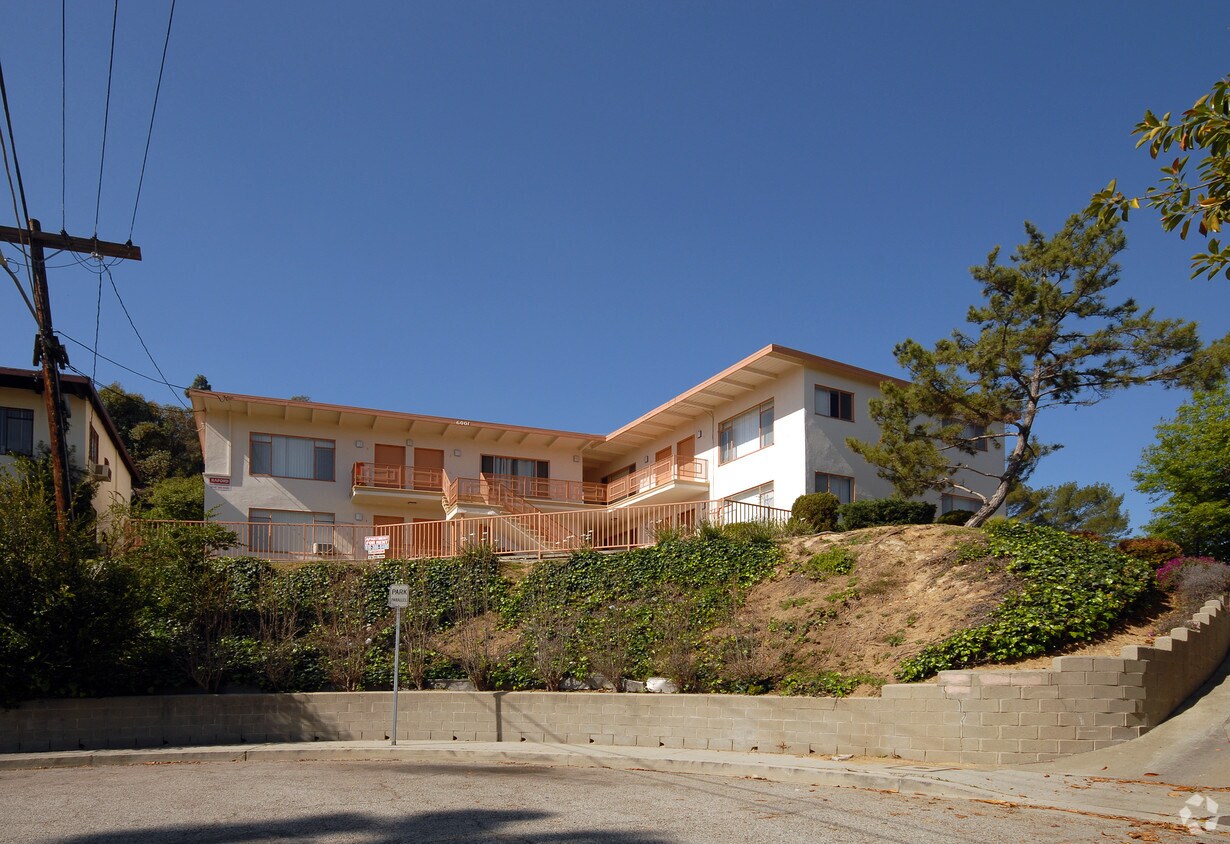 Foto del edificio - 6001 Hillandale Dr