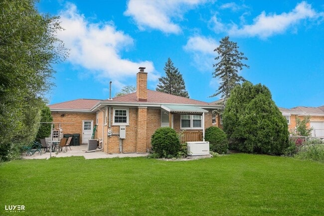 Foto del edificio - 8924 Oleander Ave