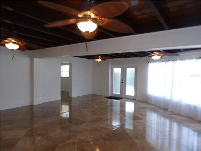 Foto del edificio - 179 Maria Ct