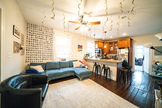 Building Photo - 717 Parker St