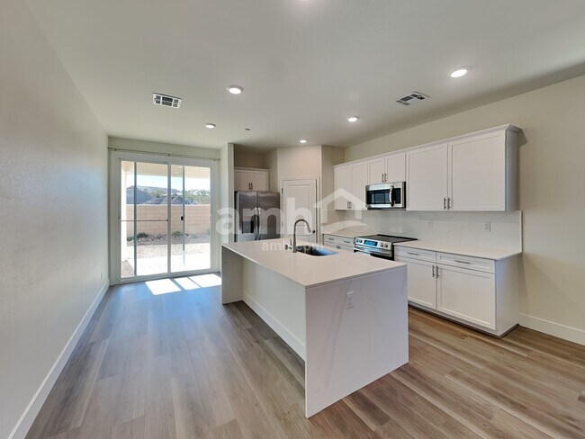 Building Photo - 862 English Primrose St