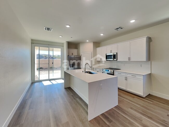 Foto del edificio - 862 English Primrose St