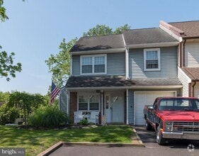 Building Photo - 9 Cedar Mews