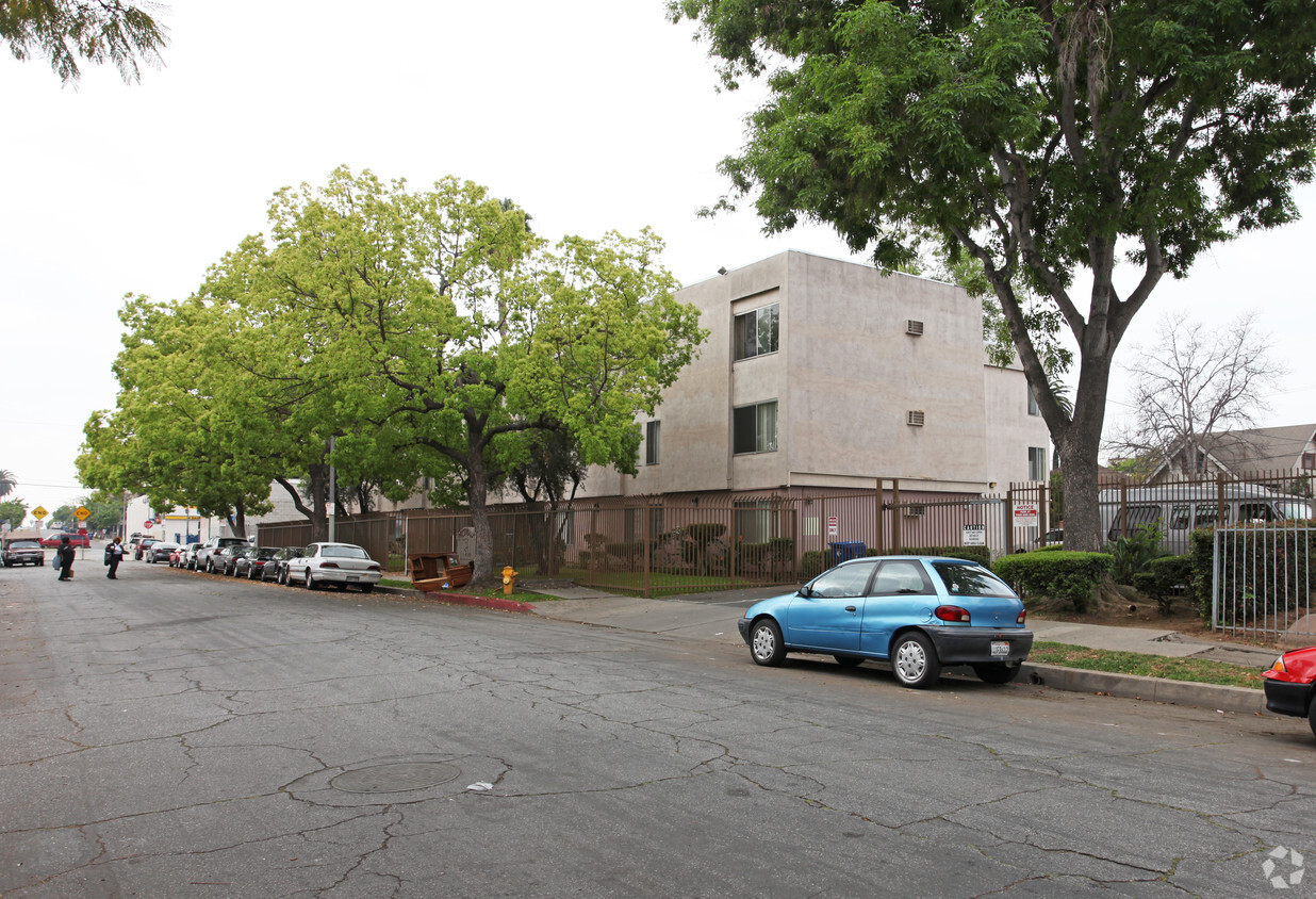 Primary Photo - Pico Plaza