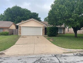 Building Photo - 7420 Meadow Creek Dr