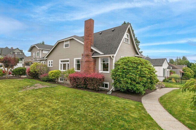 Foto del edificio - Beautiful Historic Multi Generational home in Heart of Snohomish