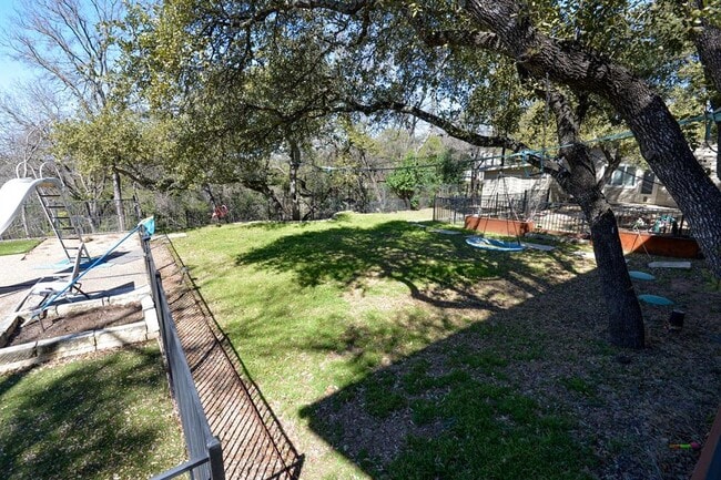 Building Photo - 10710 D-K Ranch Rd