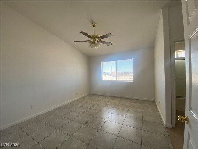 Building Photo - 2141 W Scales Wy