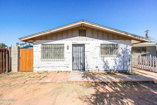 Building Photo - 2226 W Heatherbrae Dr