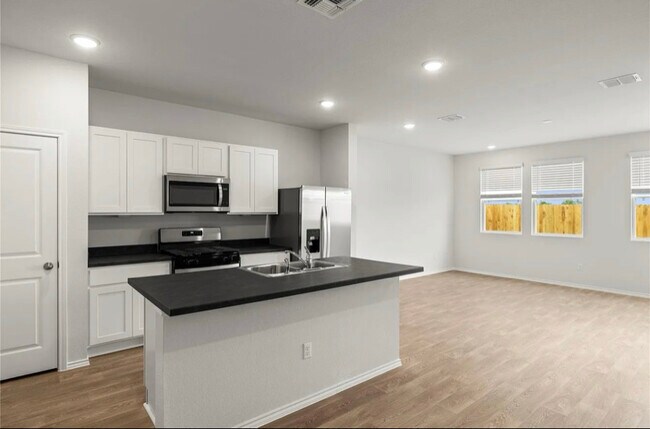 Building Photo - 116 Kendall Ln