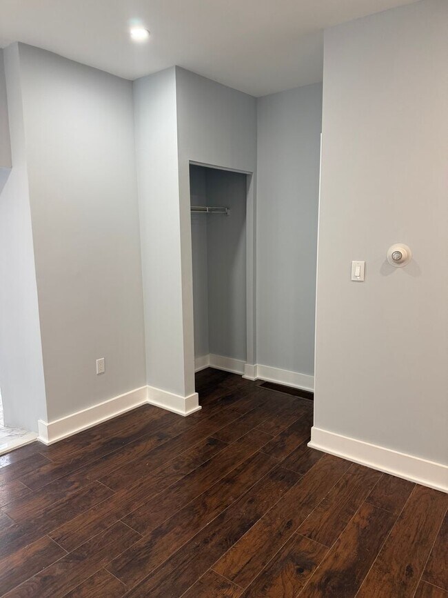 Foto del edificio - Charming 2-Bedroom Home in Port Richmond Available For Rent!