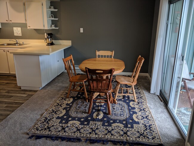 Dining room - 3121 W Hood Ave