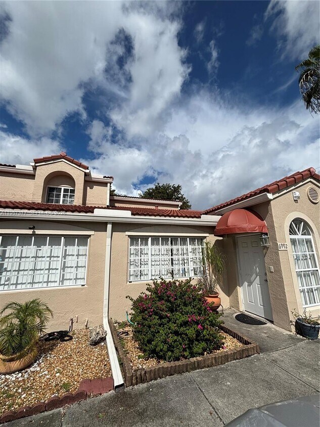 Foto del edificio - 6992 NW 166 Terrace