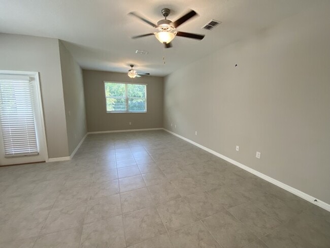 Building Photo - Coming Soon! End Unit 3/2.5 Townhome For R...