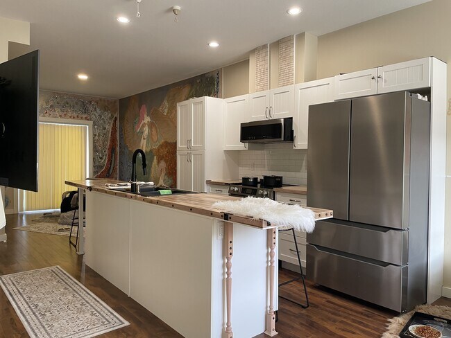 Photo du bâtiment - 10904-10102 102 Ave