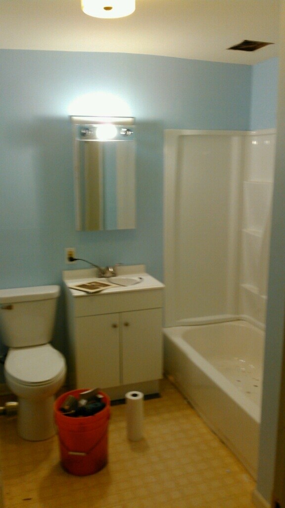 Main bath - 325 N Nichols St