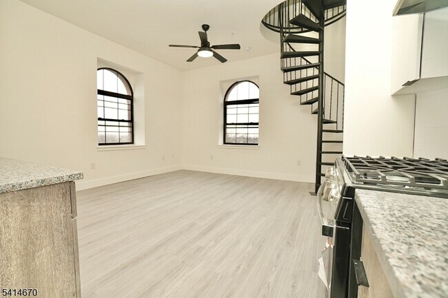 Foto del edificio - 536 Central Ave