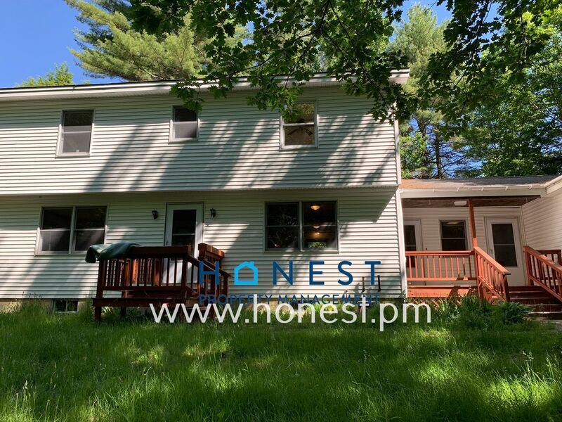 Foto principal - 668 Pond Rd