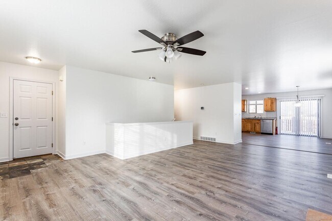 Building Photo - Tranquil Retreat in Trailside