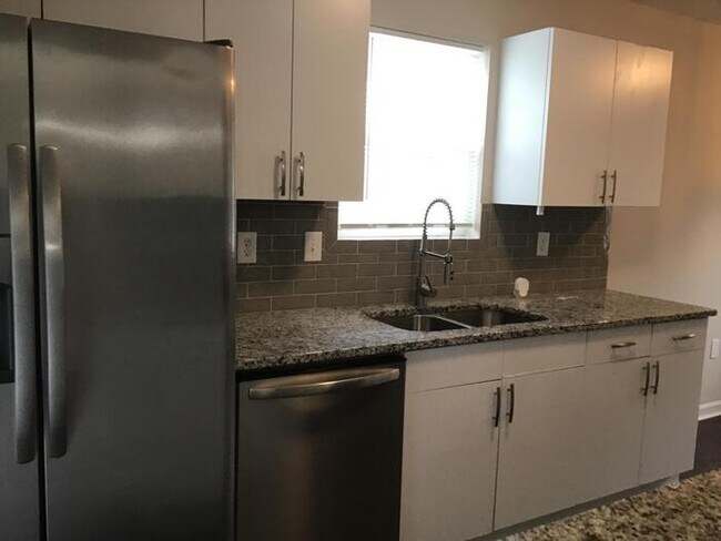 Foto del edificio - 3216 Hillsview Dr