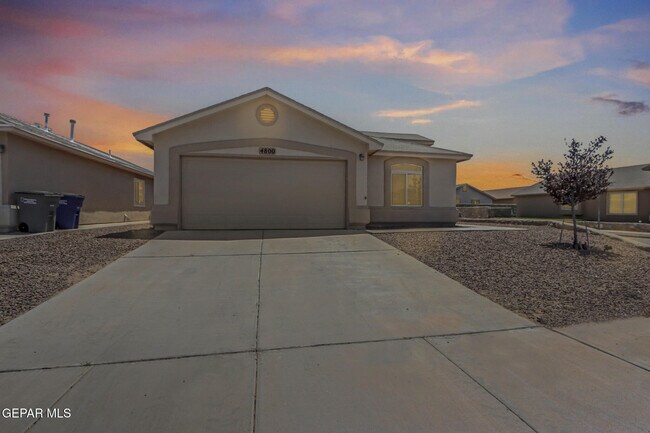 Foto del edificio - 4800 Kiko A Fierro Dr