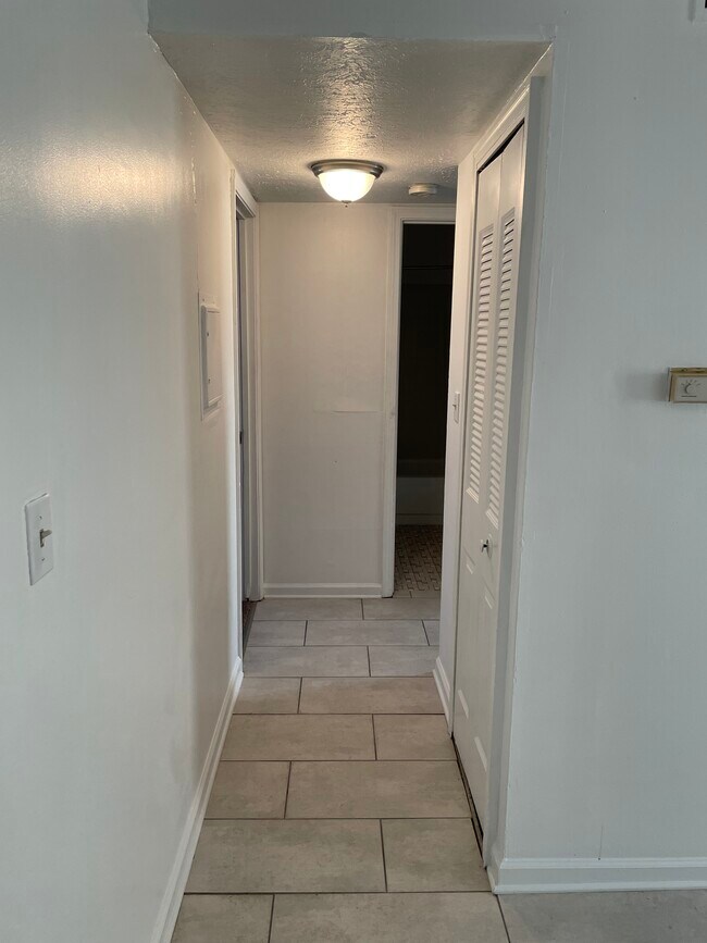 Foto del edificio - 628 N Woodland Dr