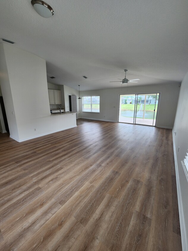 Foto principal - 6127 Jasmine Vine Dr