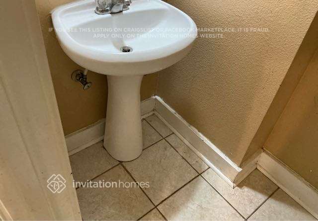 Building Photo - 10750 Cobblecreek Way