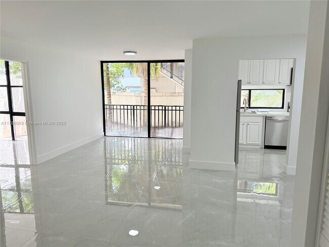Foto del edificio - 16909 N Bay Rd